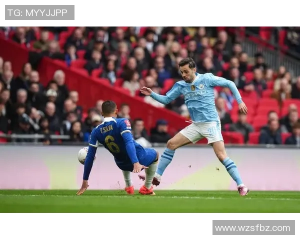 足总杯激战曼城与巴黎圣日耳曼战平红牌事件引发全场热议